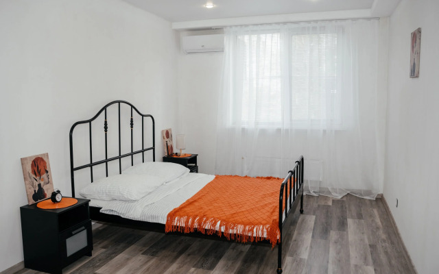 V Sovremennom Rayone Nedaleko Ot Tsentra Goroda Flat