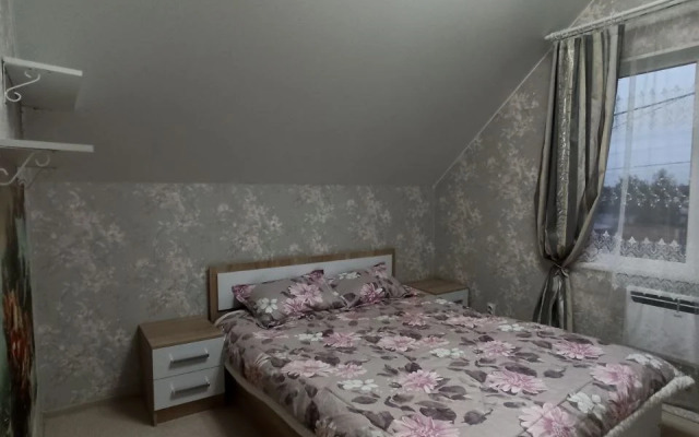 Частный дом у реки