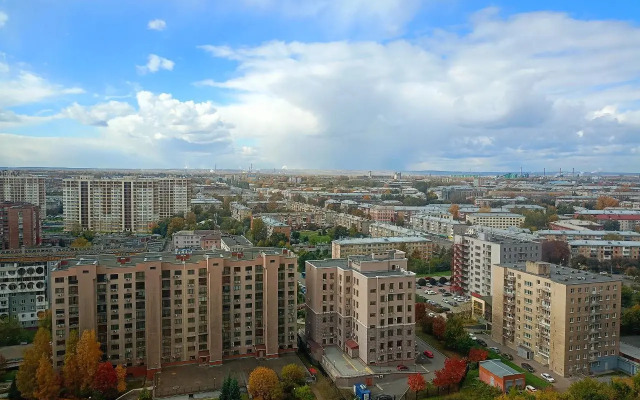 Studiya na Bolshevistskoy s vidom na gorod Flat
