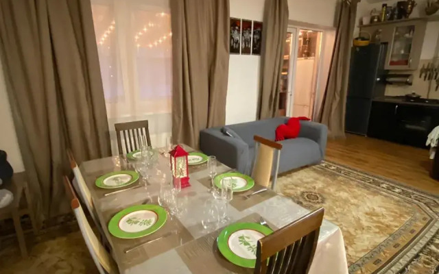 Femili Khaus Guest house