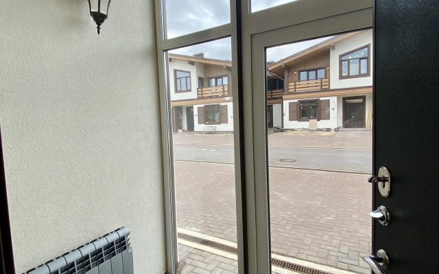 Okhta Park Taunkhaus Alpiyskiy Proyezd 13/6 Chalet