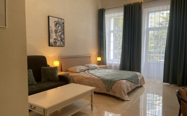 Апартаменты Таврида Люкс на набережной в Ялте