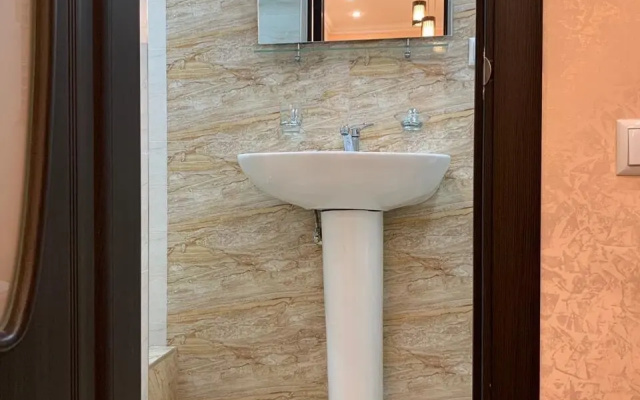 Kvartira One-bedroom apartment with one living room, Paronyan 9