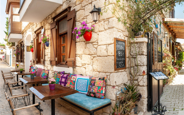 Flores Alacati Hotel