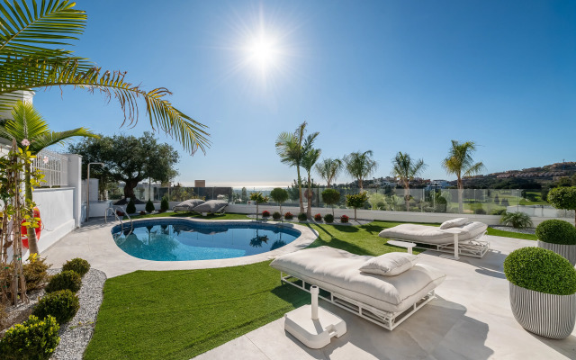 All About Villa Estrella de Oro