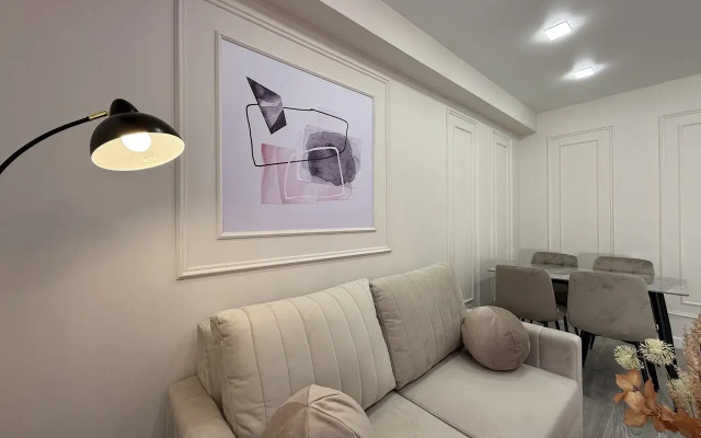 New Trendy 1Bd Apt, Unbeatable Location Flat