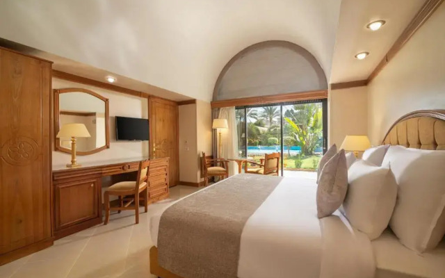 Курортный отель Jaz Pyramids