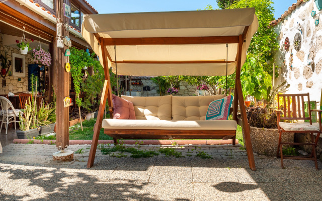 Flores Alacati Hotel