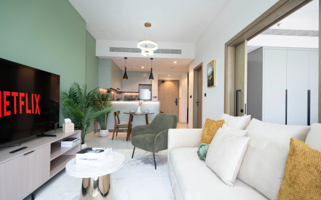 Апартаменты KeyRock Golf Gate | Stylish Retreat + Pool & Gym