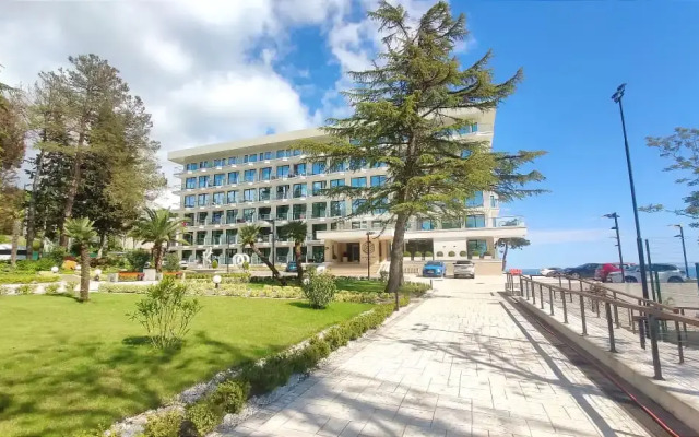 Ak Luchezarny Apartments