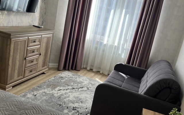 U Morya, Zapadny Plyazh Flat