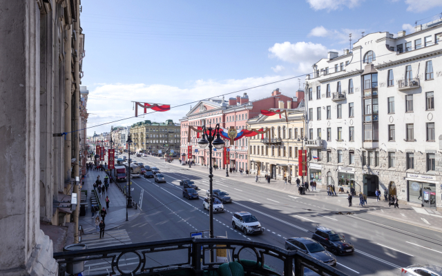 S Novym Dizaynerskim Remontom i Panoramnym Vidom Na Nevskiy Apartments