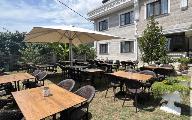 Lucette Guest House