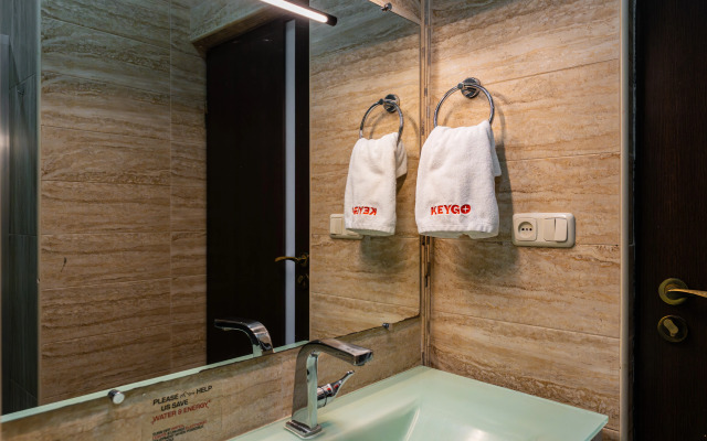 KeyGo #0123, 2 Bedroom, Near Yeritasardutyan Park, View of Ararat Apartments