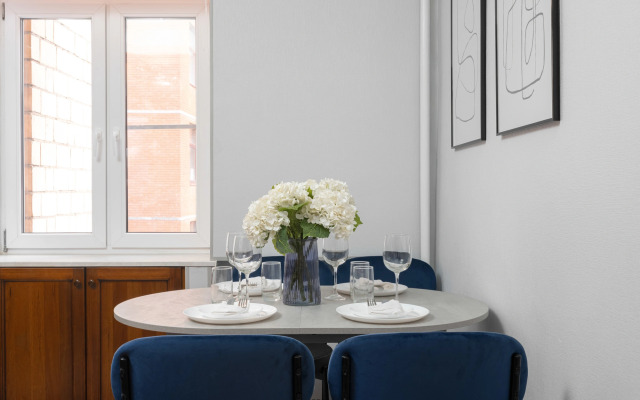 Квартира GM Apartments Стильная Трехкомнатная с лоджией на 1905 года