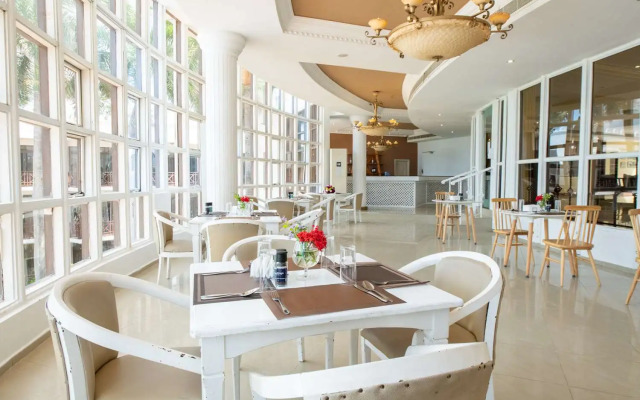 Golden Tulip Dar Es Salaam Hotel