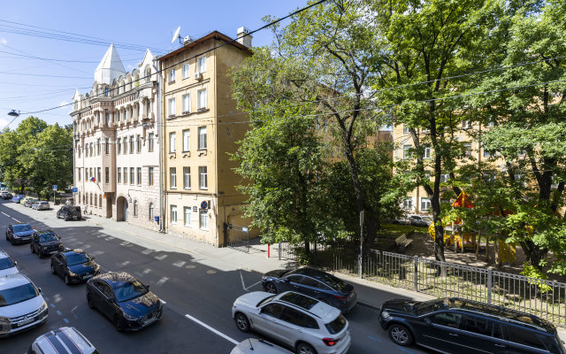 Apartment 3 Bedrooms 2 Bathrooms 8 Guests