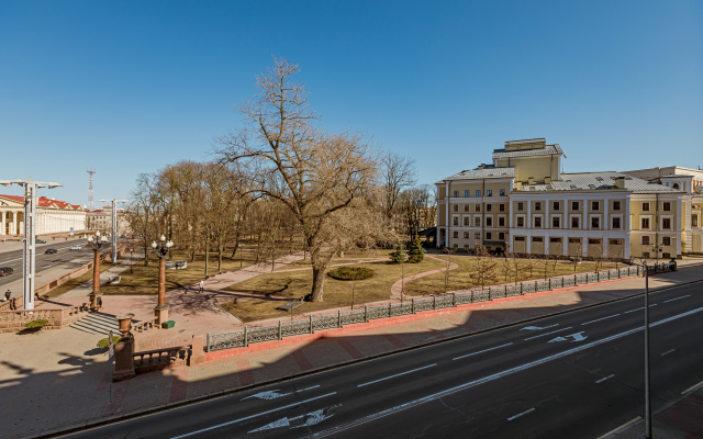 S vidom na Dvorets Respubliki Flat