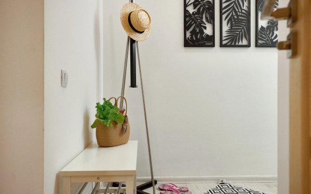 In the center of the Riviera Park Apartments