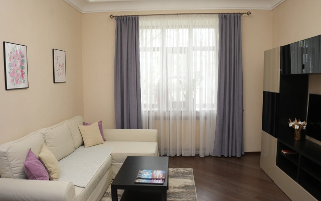 Квартира Просторная Двухкомнатная в Центре Города