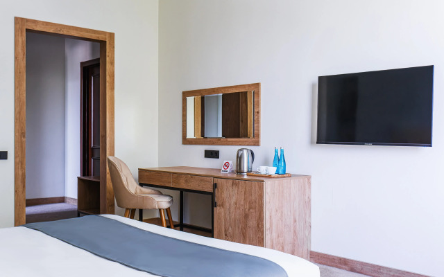 Отель Grand Nur