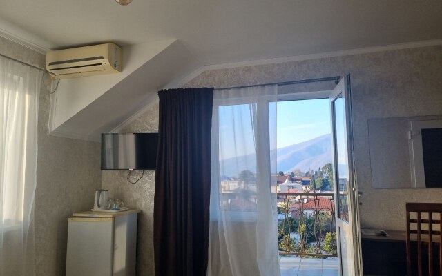 Akhra Guest House