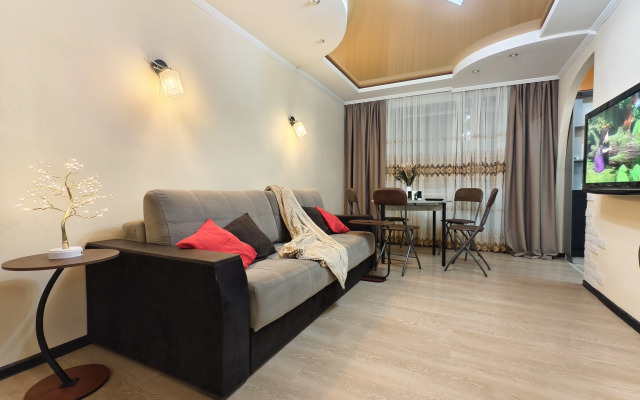 Квартира Уютная Трёхкомнатная в Центре Ул. Лейтенанта Шмидта 2