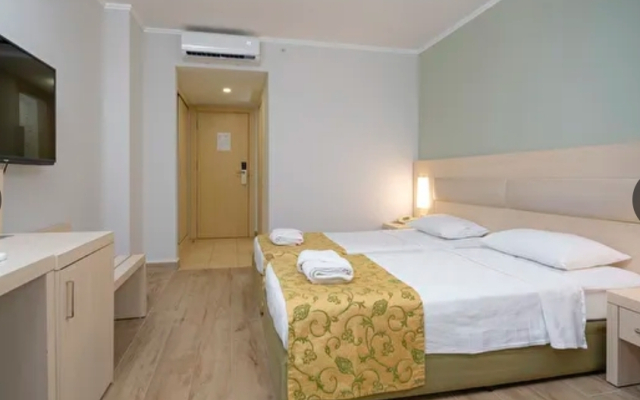 White Lilyum Hotel