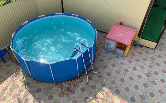 Na Uyutnoy 10 Guest House