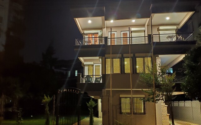 El Mundo Suites Hotel