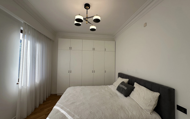 3-K Kvartira na Prospekte Sayat-Novy Flat