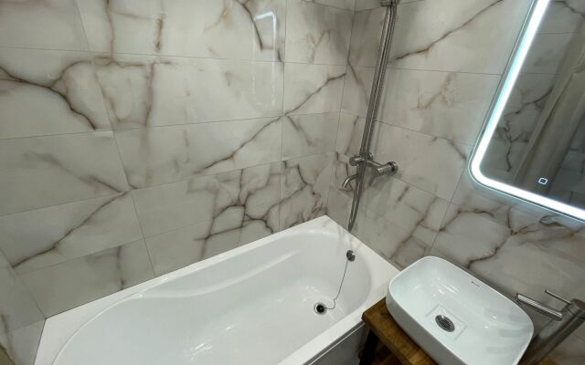 Апартаменты 2-х комнатные апартаменты на Есенина 69