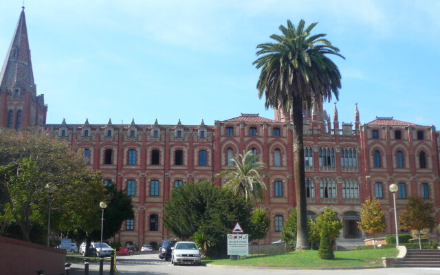Apkeys Sarria Apartments