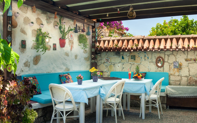 Flores Alacati Hotel