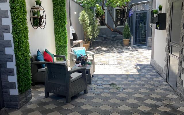 Comfort With Green Refreshing Interior Apartments