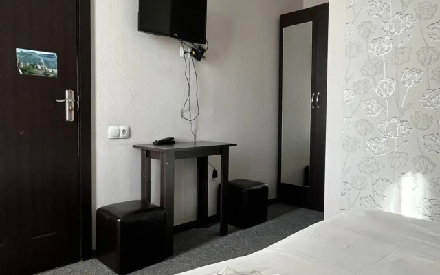 Butik-otel'  Eight
