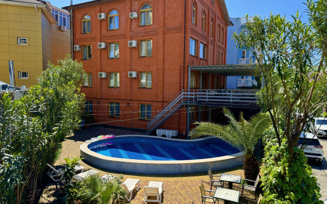 Lira Hotel