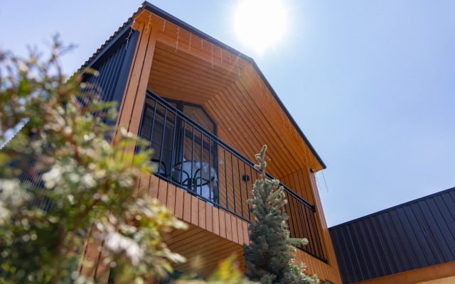 Частный Дом в Стиле Барн в Горах