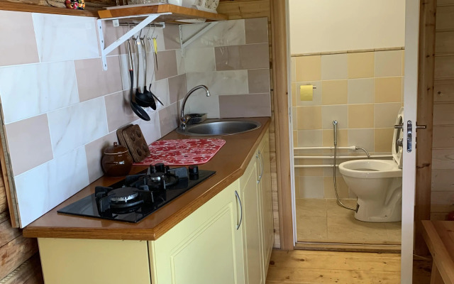 Бунгало Изба Пасечника трехместная. Хутор Медовый.