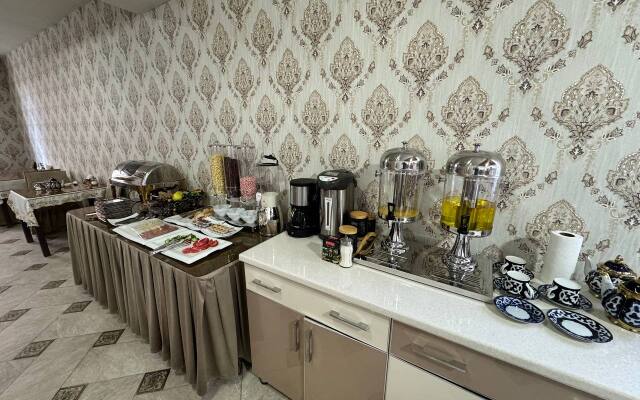 Qamar Hotel