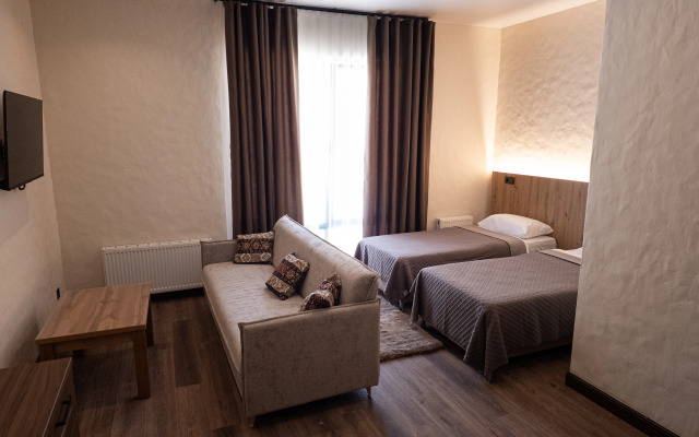 Отель Караван