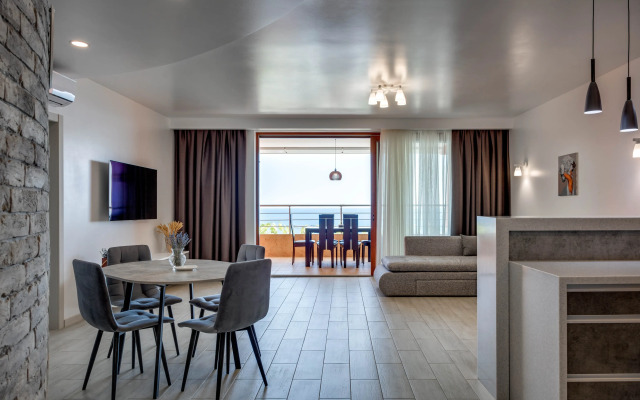 Апартаменты Люкс 107 с видом на море