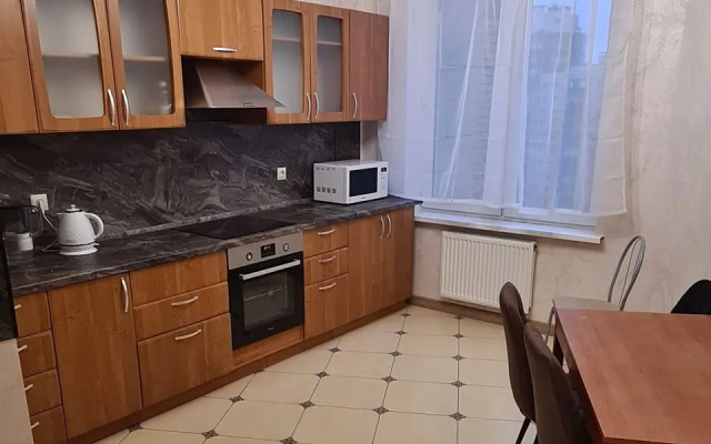 Prostornaya 3kh komnatnaya Flat