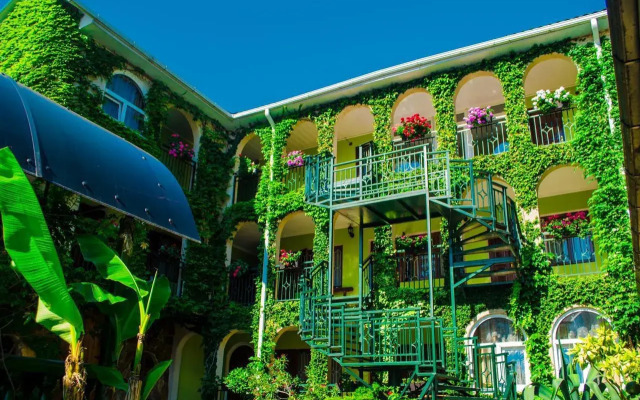 Tikhaya Gavan Guest house