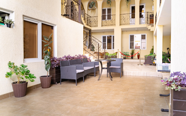 VIVA Larisa Guest House