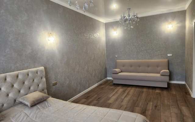 Krasivaya kvartira v tsentre Omska Flat