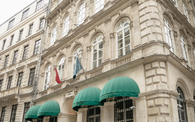 The Bank Istanbul, a Member of Design s