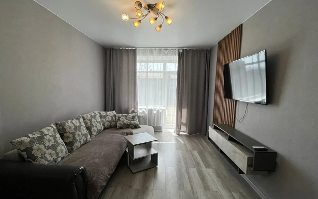 Trekhkomnatnaya V Tsentre Flat