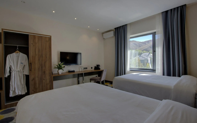 Grand Khan Tengri Hotel