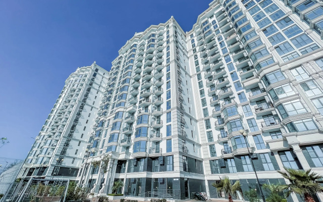 V Zhilom Komplekse S Basseynom "merkato" Flat